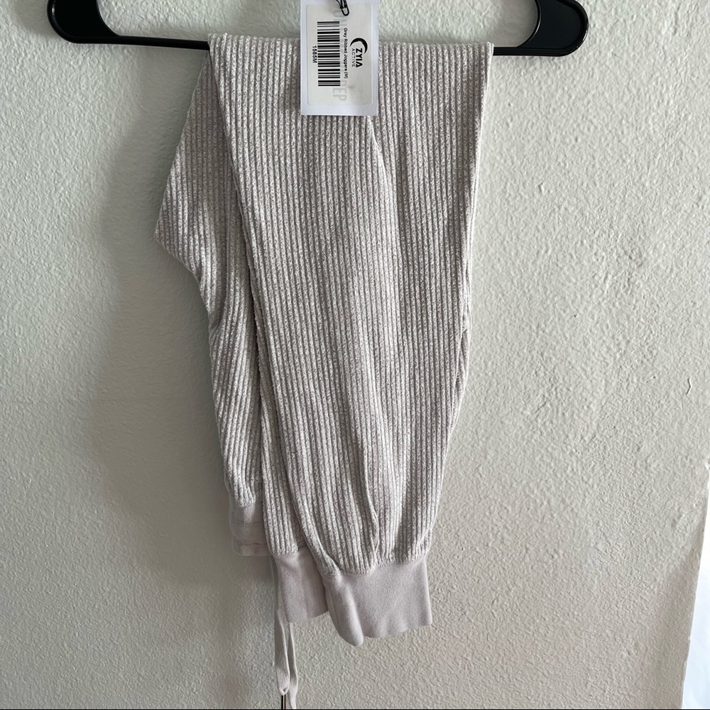Gray ribbed jogger